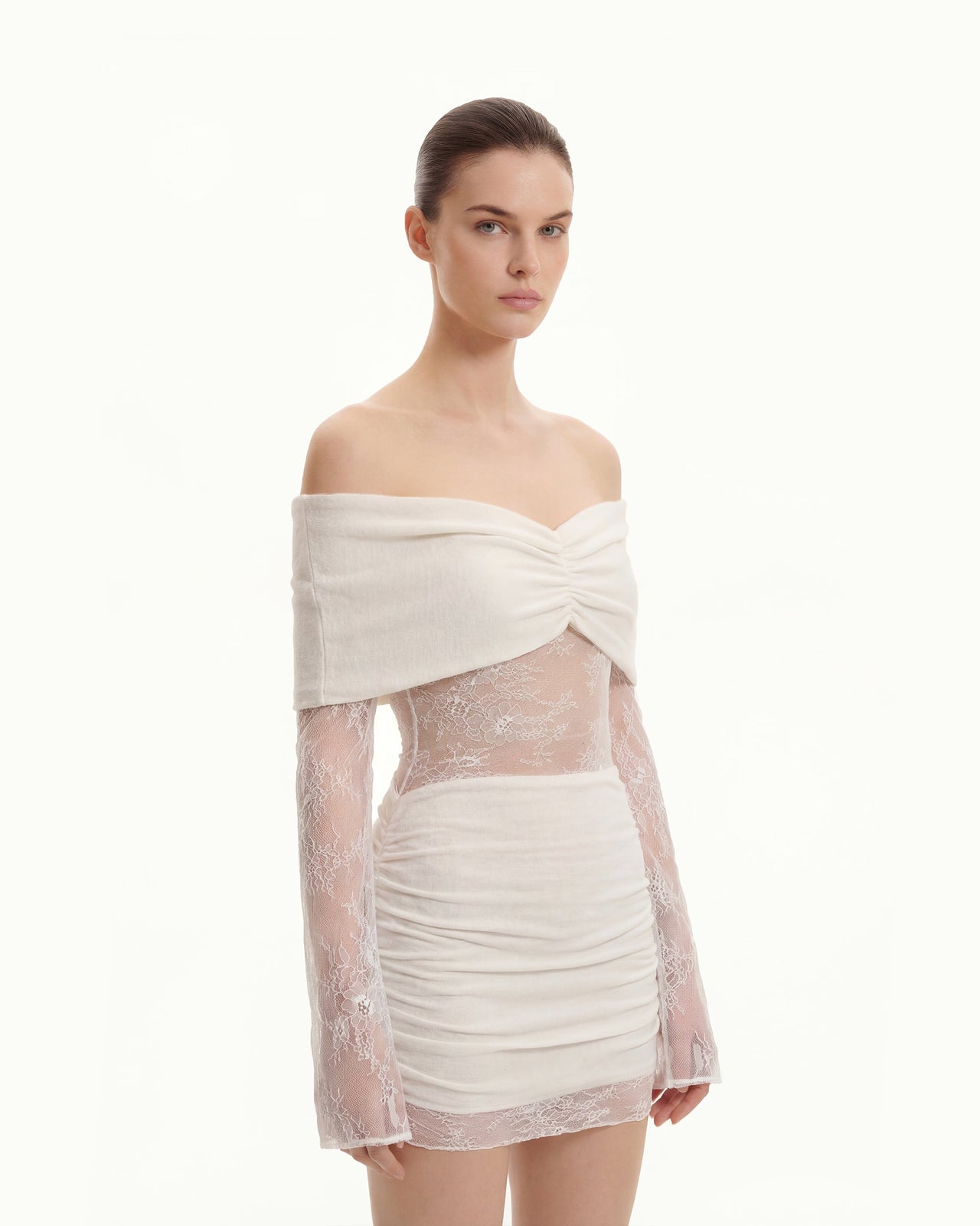 Mini-robe drapée à épaules dénudées avec manches en dentelle - Blanc