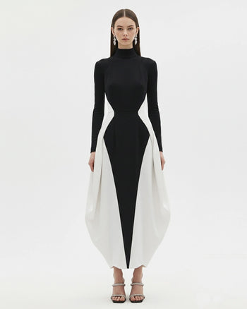 Robe longue monochrome à empiècements et manches longues - Noir