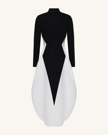 Robe longue monochrome à empiècements et manches longues - Noir