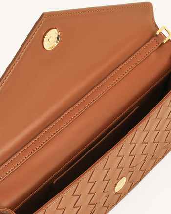 Celeste Sac à anse supérieure forme enveloppe tressé texturé - Marron