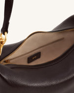 Selia Sac bandoulière en cuir grainé souple - Marron foncé