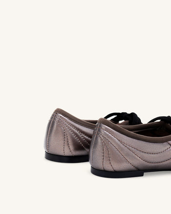 Ballerines Erika à Surpiqûres et Lacets – Marron Foncé
