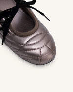 Ballerines Erika à Surpiqûres et Lacets – Marron Foncé