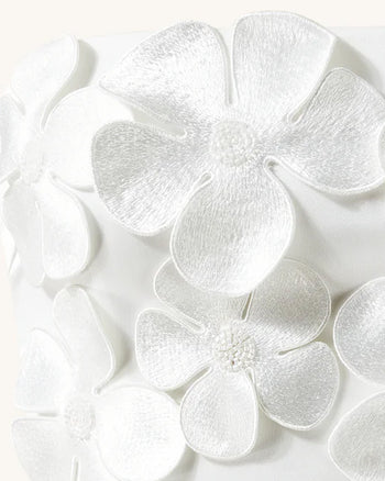 Robe en satin avec appliqués floraux 3D - Blanc
