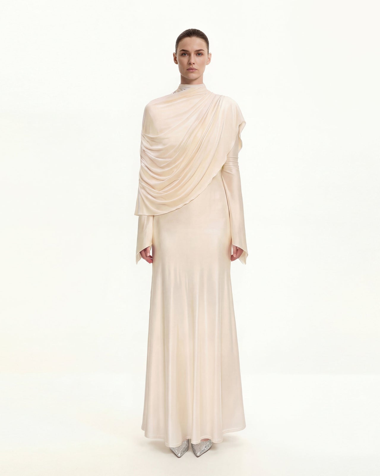 Robe longue de soirée moulante froncée avec châle transparent - Crème