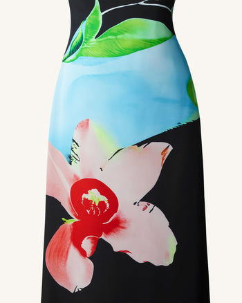 Robe dos nu en satin à fleurs – Noir multicolore