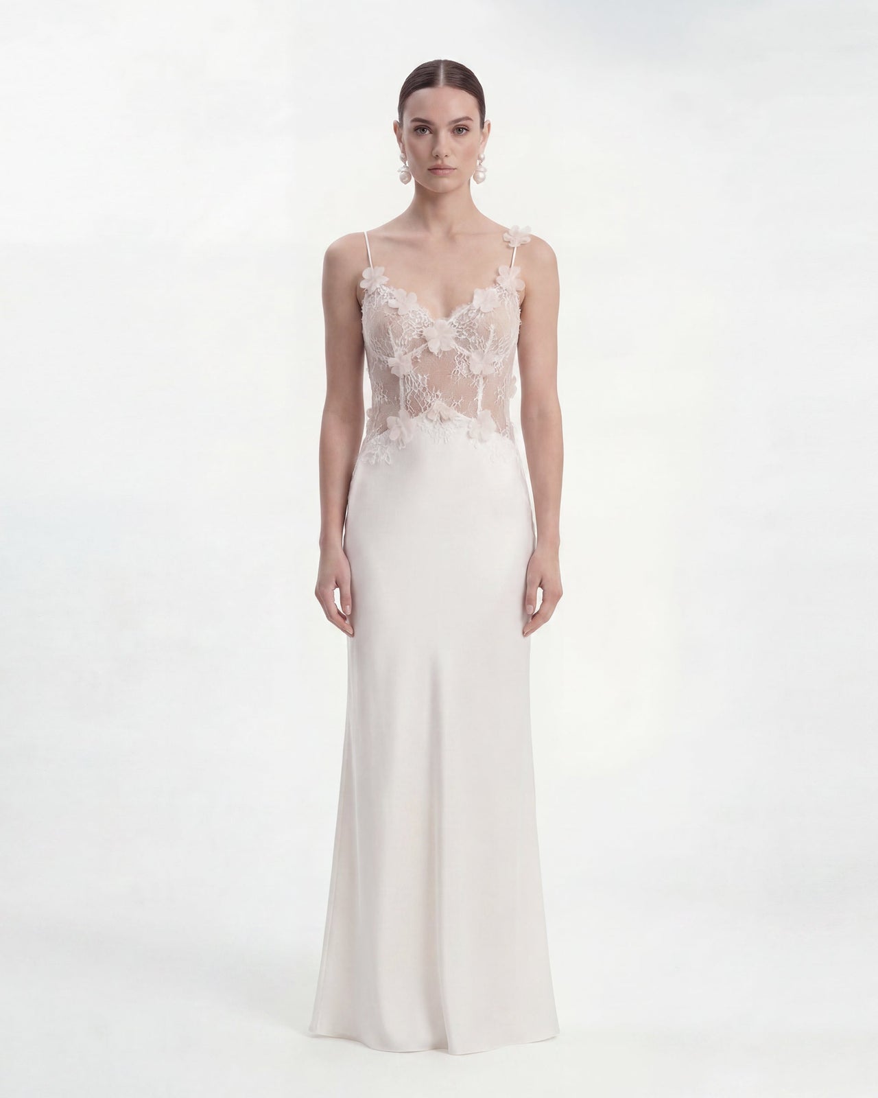 Robe longue en dentelle transparente avec appliqués floraux - Blanc