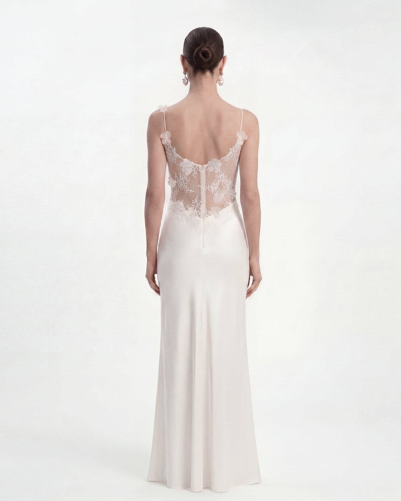 Robe longue en dentelle transparente avec appliqués floraux - Blanc
