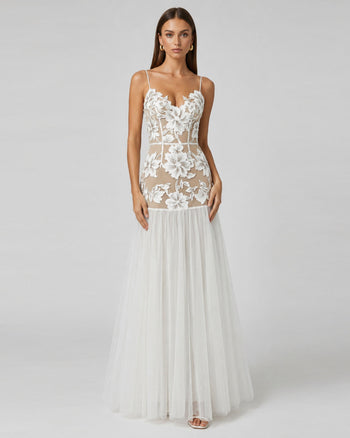 Robe longue en tulle transparent à applications florales - Blanc