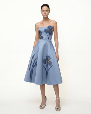 Iris Robe midi bustier brodée coupe trapèze - Bleu cendré