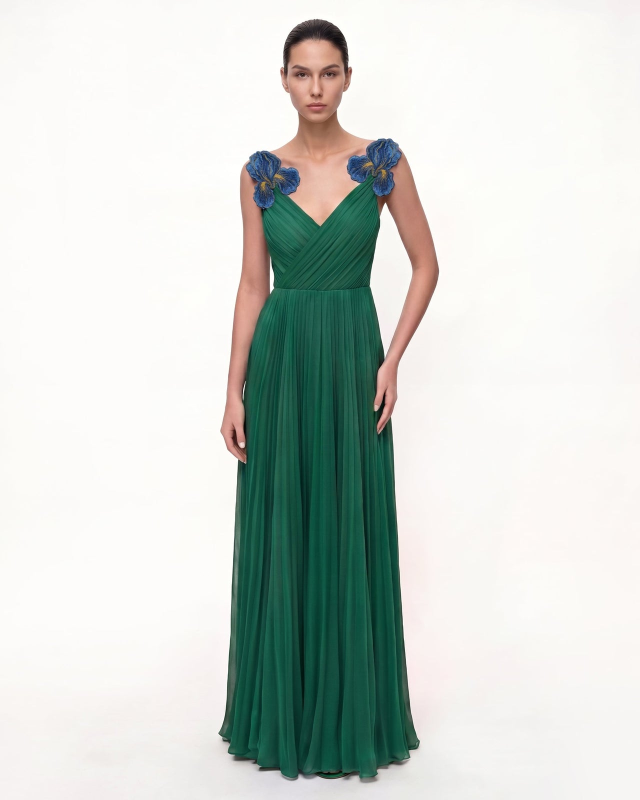 Iris Robe longue brodée à col en V et plis - Vert émeraude