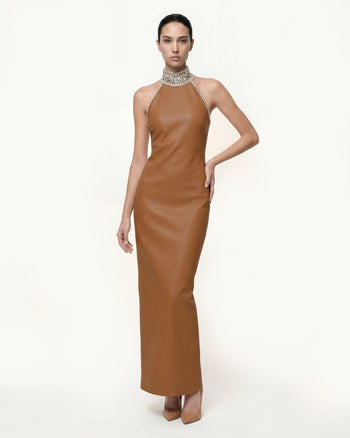 Robe longue dos nu à col montant ornée de bijoux - Marron caramel