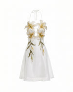 Robe courte dos nu brodée de lys - Blanc
