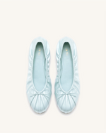 Solenne Ballerines en satin froncées à cordon de serrage - Bleu