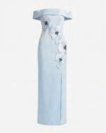Robe longue épaules dénudées à orchidées brodées - Bleu