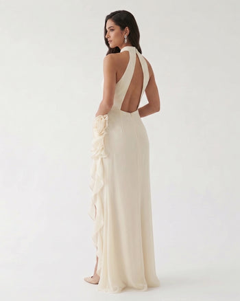 Robe longue fendue à dos nu et rosette à volants - Ivoire