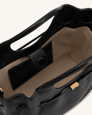 Virelle Cabas à cordon de serrage en cuir vegan ciré - Noir