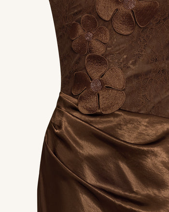 Robe en satin fleurie à une épaule - Marron