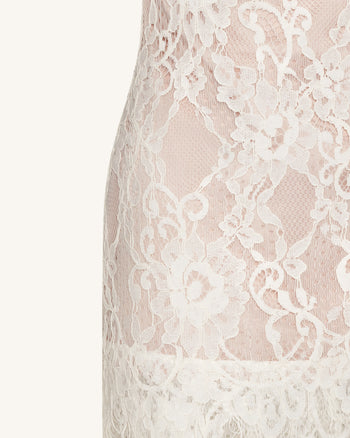 Robe dos nu en dentelle ornée de bijoux - Blanc