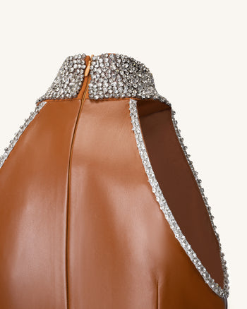 Robe longue dos nu à col montant ornée de bijoux - Marron caramel