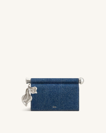 Holly Pochette ornée d'un pendentif métallique - Denim bleu