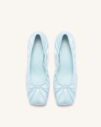 Solenne Escarpins froncés à nœud en satin - Bleu