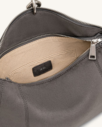 Jayla Sac à bandoulière en suédine orné d'un pendentif métallique - Gris foncé