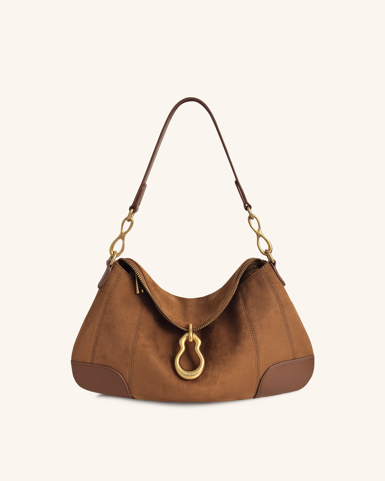 Sac épaule Jayla en daim synthétique orné d’un pendentif en métal – Marron