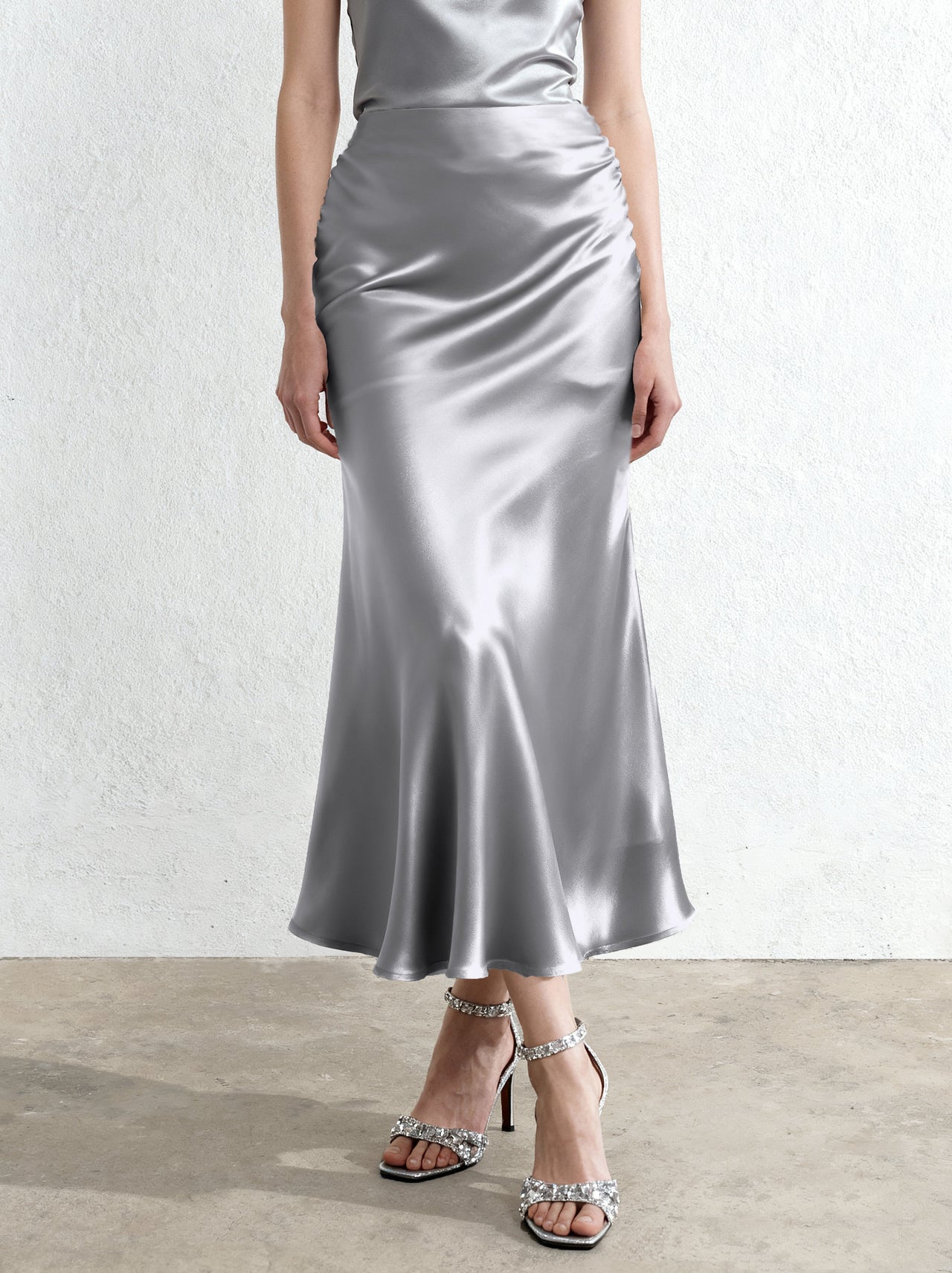 Jupe longue sirène en satin fluide – Argenté