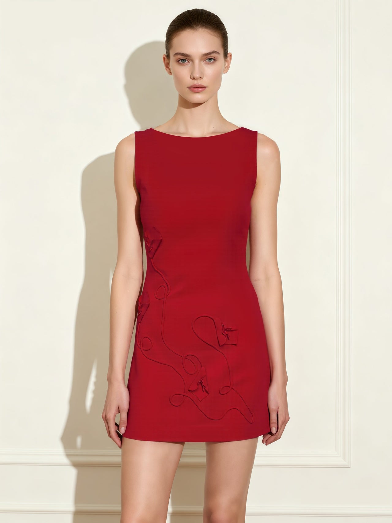 Mini-robe fourreau à appliques florales 3D - Rouge