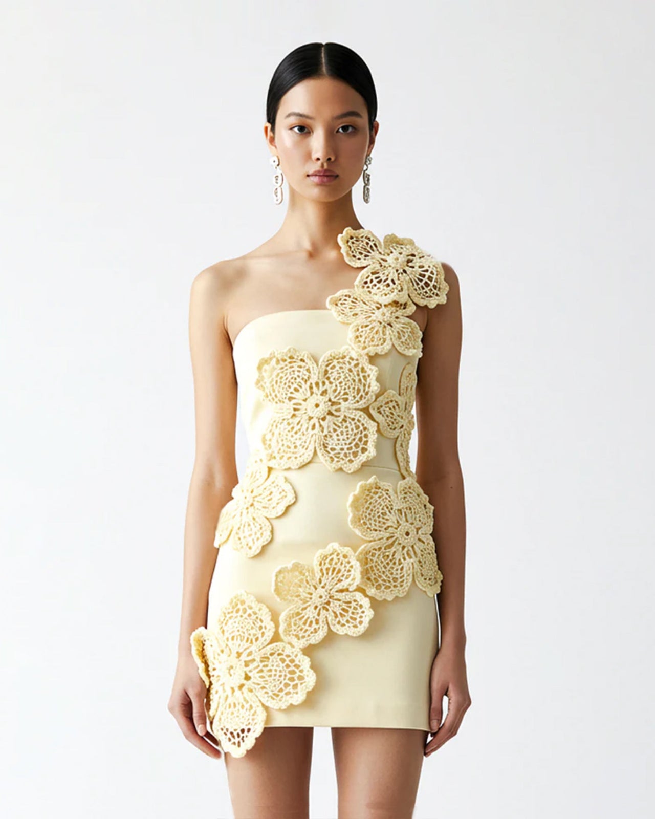 Robe courte mini crochet avec application florale - Jaune