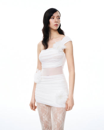 Robe courte Isidore à fleurs 3D et effet froissé – Blanc