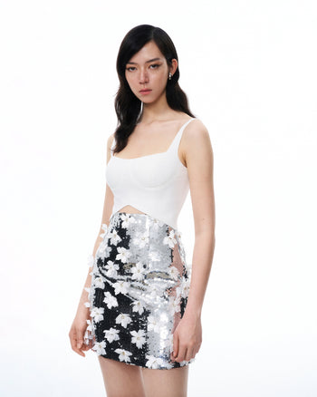 Robe mini Arabella brodée de fleurs 3D et de sequins – Blanche