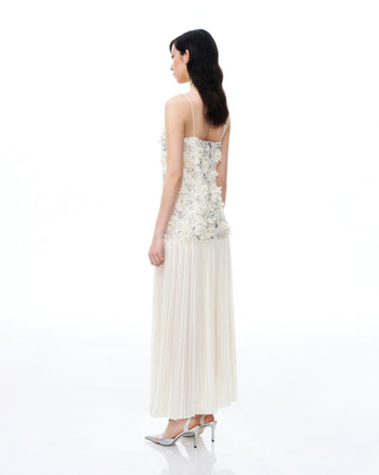 Robe longue Galadriel à sequins floraux 3D – Blanche