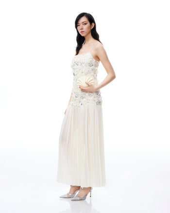 Robe longue Galadriel à sequins floraux 3D – Blanche
