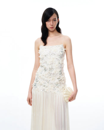 Robe longue Galadriel à sequins floraux 3D – Blanche