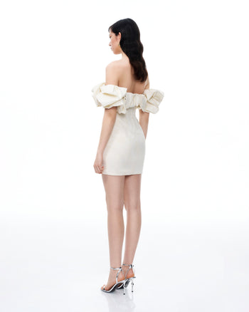 Robe mini Althea à épaules nuage et broderies florales – Blanche
