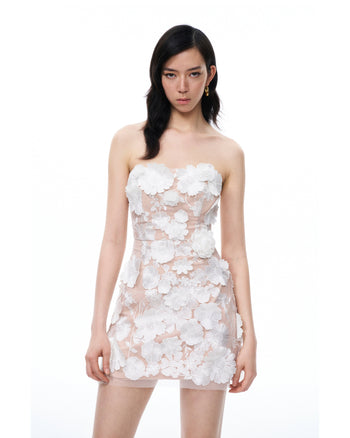 Robe courte brodée à fleurs Serafina – Blanc