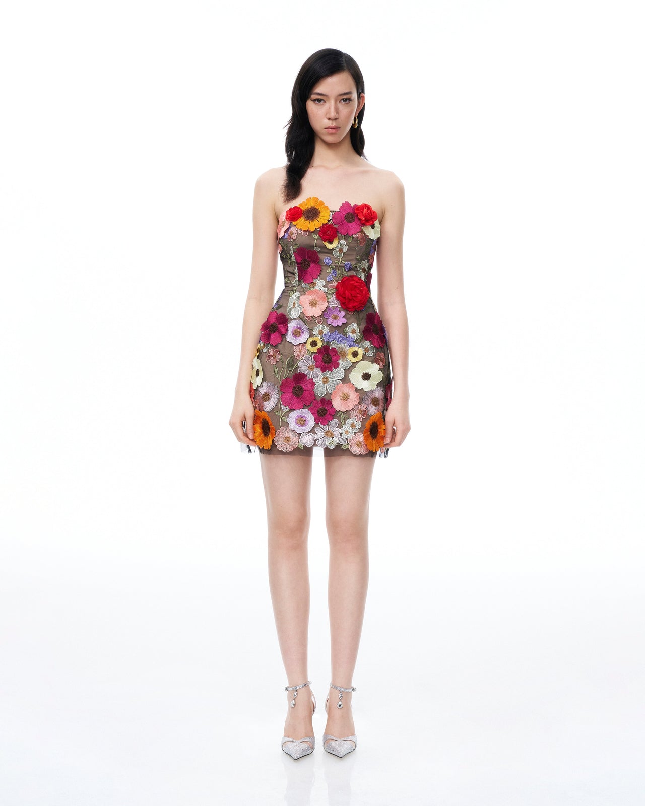 Robe courte brodée à fleurs Cassian – Noir multicolore