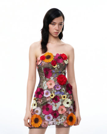 Robe courte brodée à fleurs Cassian – Noir multicolore