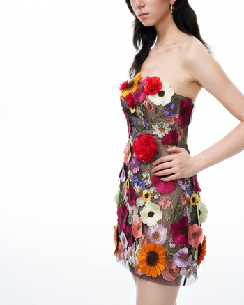 Robe courte brodée à fleurs Cassian – Noir multicolore