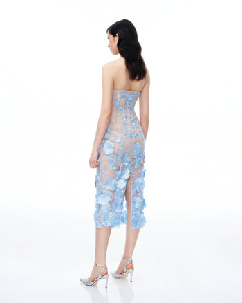 Robe maxi brodée à fleurs 3D Evander – Bleu