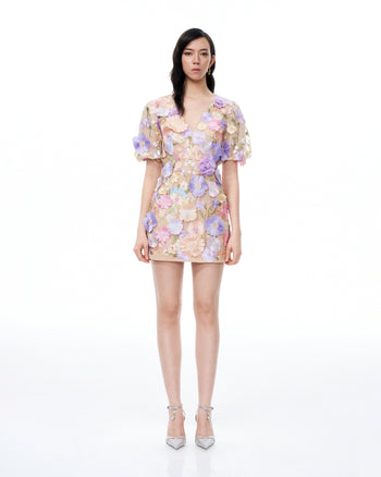 Robe brodée à fleurs 3D Evangeline avec col en V – Multicolore pastel
