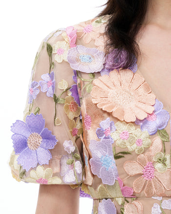 Robe brodée à fleurs 3D Evangeline avec col en V – Multicolore pastel