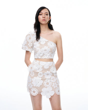 Tailleur robe en dentelle brodée Ophelia – Épaule unique – Blanc