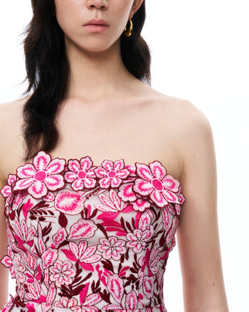 Robe courte brodée à fleurs Seraphim – Rouge rosé
