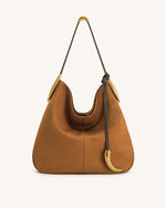Sac Hobo Nina avec breloque en métal – Marron