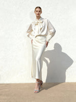 Jupe longue sirène en satin fluide – Blanc