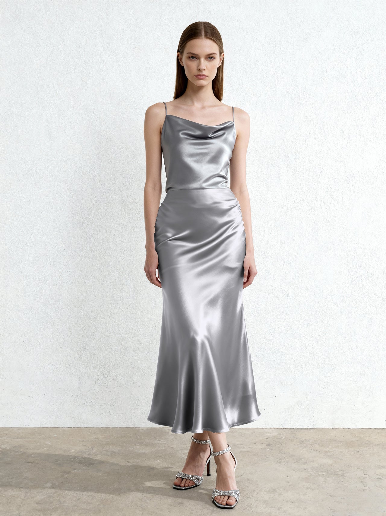 Jupe longue sirène en satin fluide – Argenté