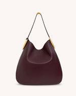 Sac hobo Nina avec breloque en métal – Bordeaux